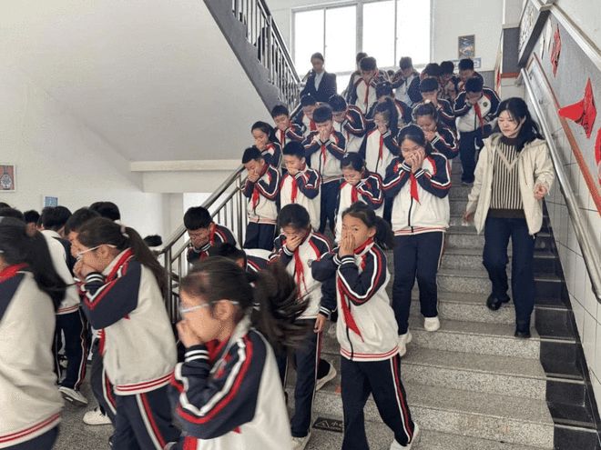 拧紧“安全阀” 织密“防火墙” 商丘市汇佳学校开展消防安全教育系列活动(图6)